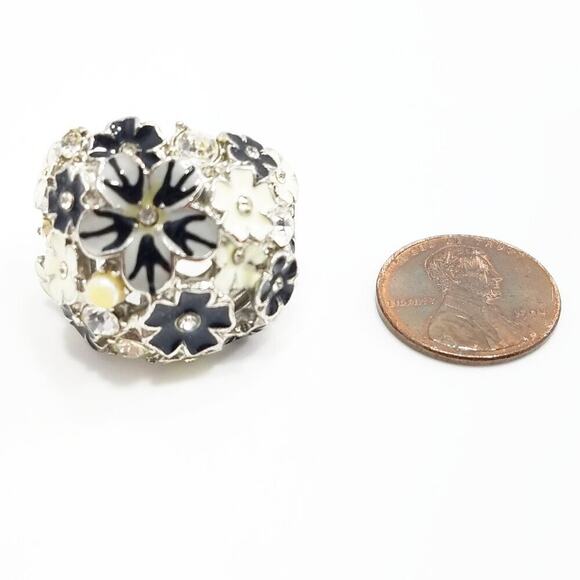 Enamel Floral Statement Ring Black Gray White Rhinestones Size 6.5 Vintage - Picture 9 of 10